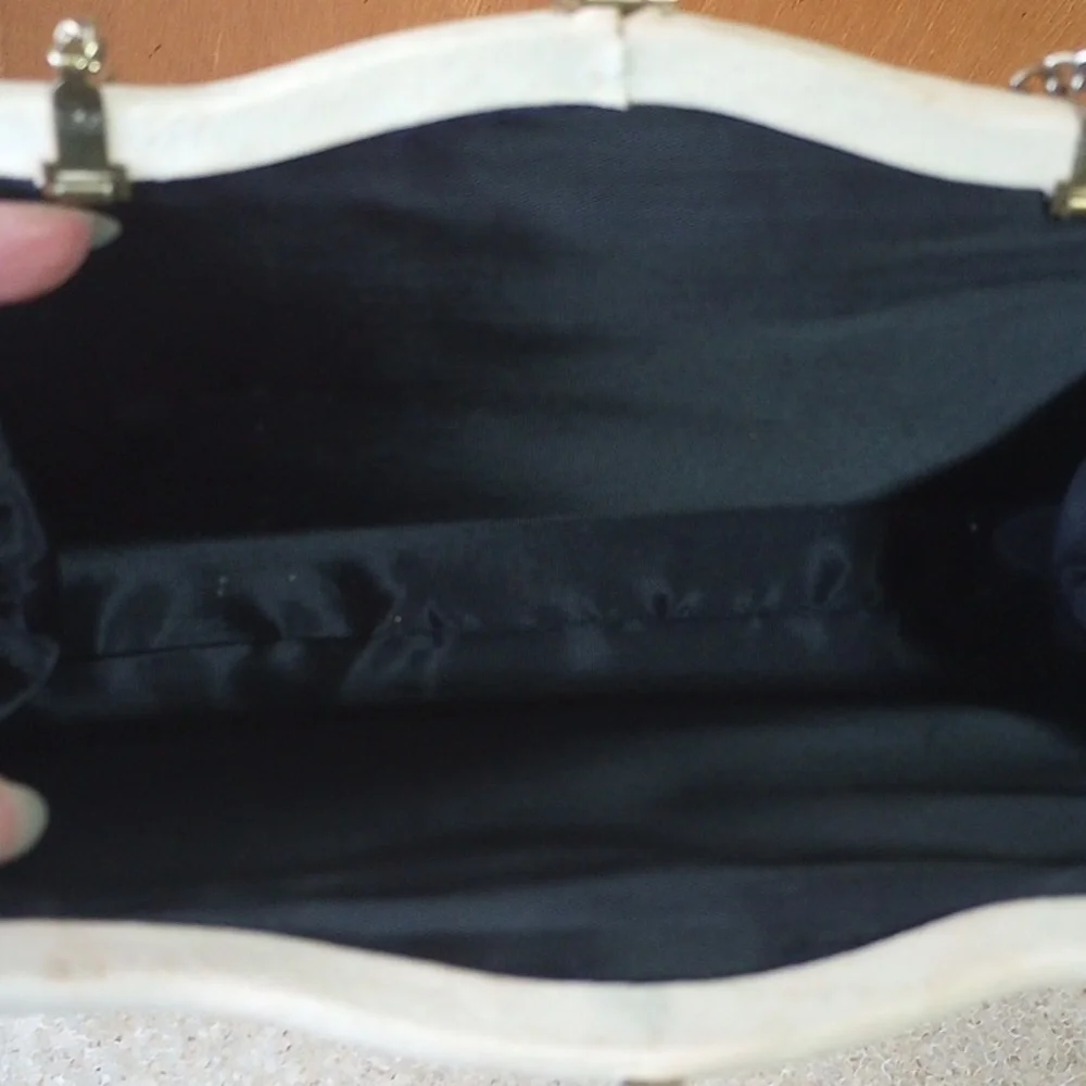 Vintage Cream Leather Clutch, Gold Hardware, Black Interior, Neutral. Leaf Clasp - Picture 3 of 4